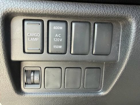 Used 2024 Nissan Titan 4x4 Crew Cab image 24