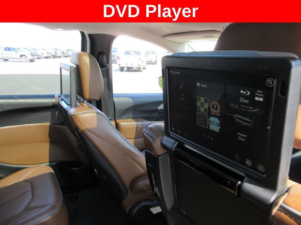 Used 2019 Chrysler Pacifica Limited w/ Tire & Wheel Group FWD image 19