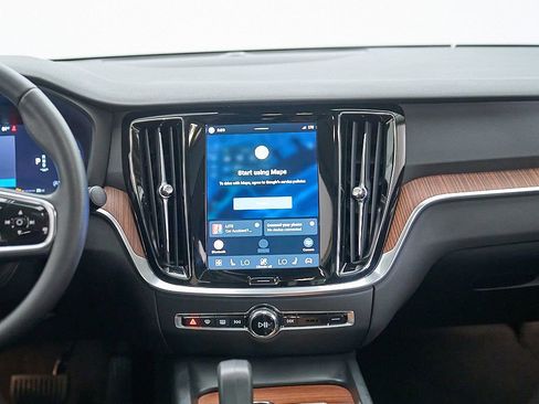 Certified 2024 Volvo S60 B5 Plus AWD/4WD image 25
