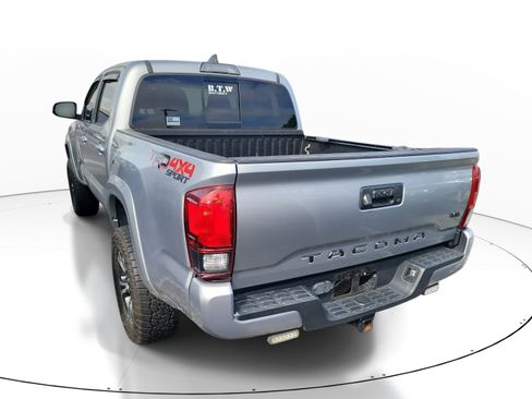 Used 2019 Toyota Tacoma TRD Sport AWD/4WD image 5