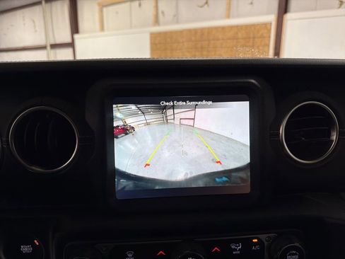 Used 2023 Jeep Wrangler Unlimited Sahara image 18