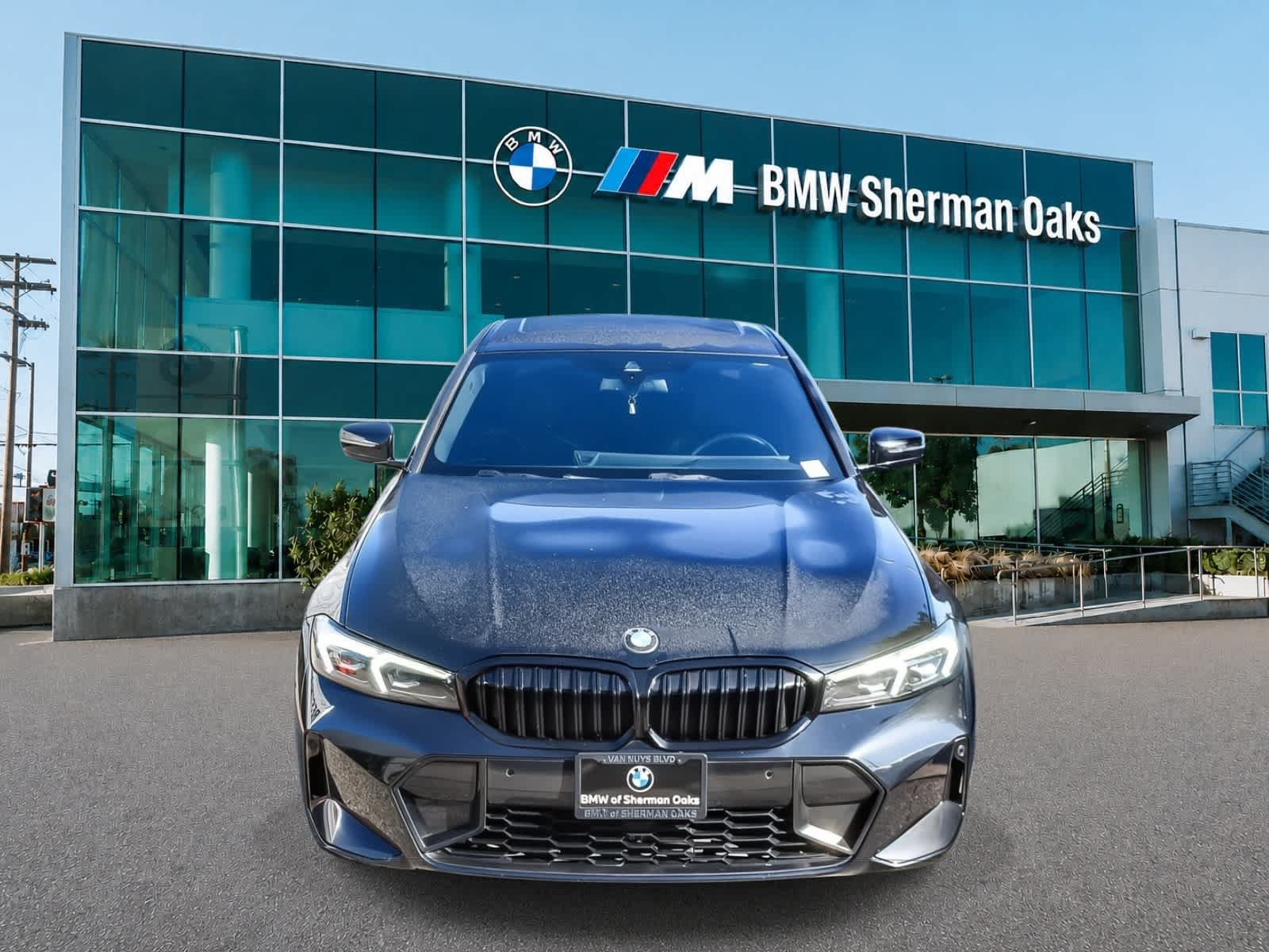 Used 2023 BMW 330i Sedan w/ M Sport Package RWD image 2
