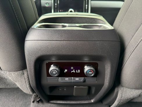 Used 2025 GMC Acadia Elevation image 13