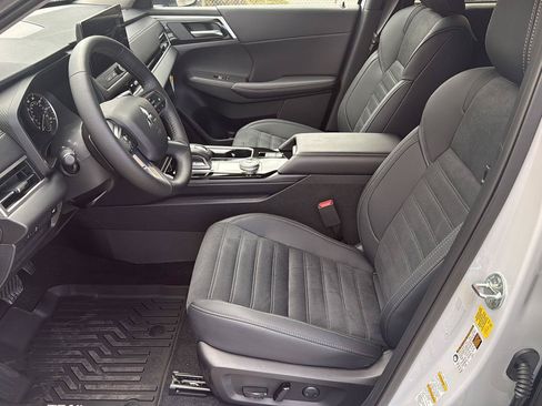 New 2026 Mitsubishi Outlander AWD image 26