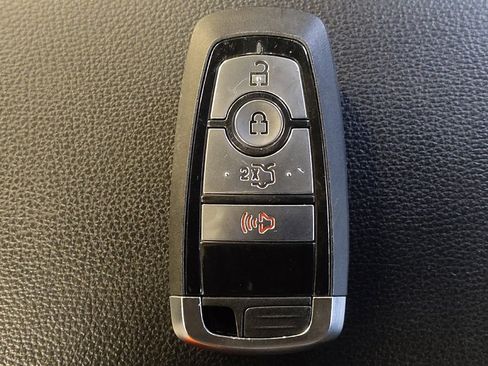 Used 2020 Ford Fusion SE FWD image 32