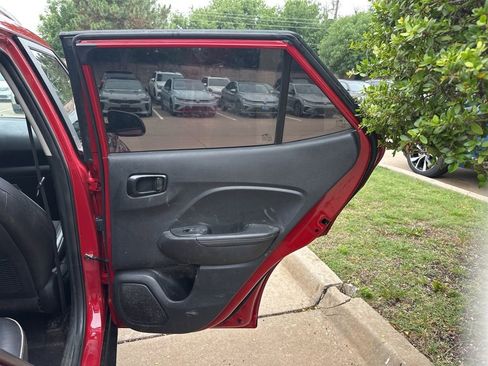 Used 2022 Hyundai Venue Limited FWD image 13