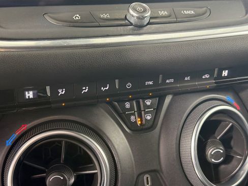 Used 2023 Chevrolet Blazer LT w/ LPO, Floor Liner Package FWD image 17