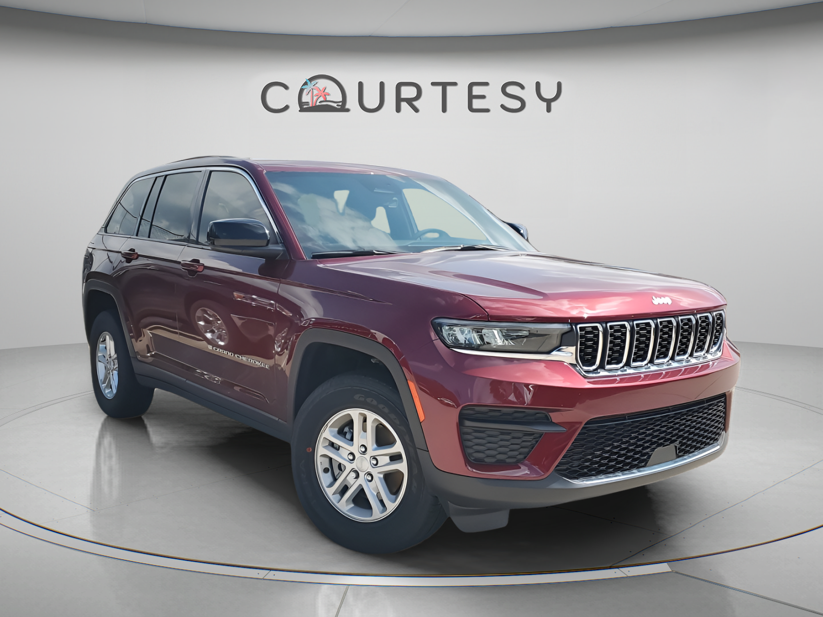 Used 2025 Jeep Grand Cherokee Laredo w/ Luxury Tech Group I AWD/4WD image 5