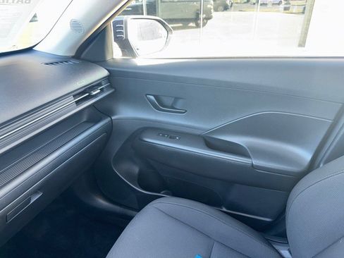 Used 2025 Hyundai Kona SEL image 19