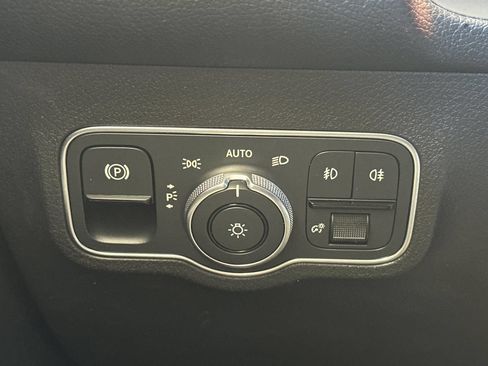 Certified 2022 Mercedes-Benz GLB 250 4MATIC image 38