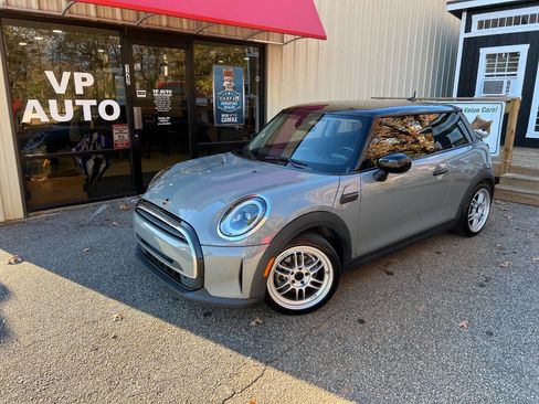 Used 2022 MINI Cooper 2-Door Hardtop image 1