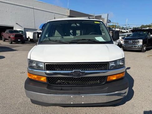 Used 2022 Chevrolet Express 2500 w/ Driver Convenience Package RWD image 8