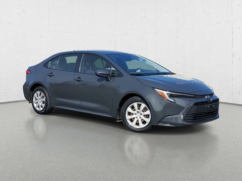 Used 2024 Toyota Corolla LE image 2