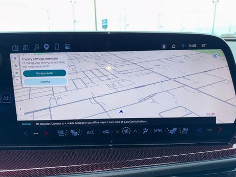 Used 2024 Chevrolet Traverse RS image 21