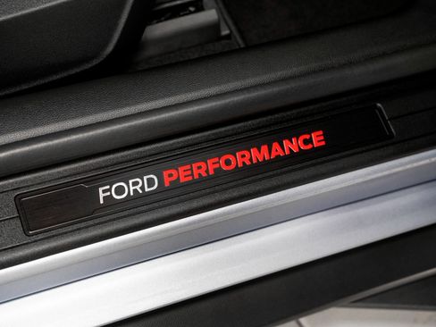 Used 2022 Ford Mustang Shelby GT500 w/ Carbon Fiber Track Pack RWD image 35
