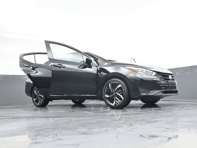 Used 2024 Nissan Versa SR FWD image 43