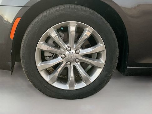 Used 2021 Chrysler 300 Touring L AWD/4WD image 30