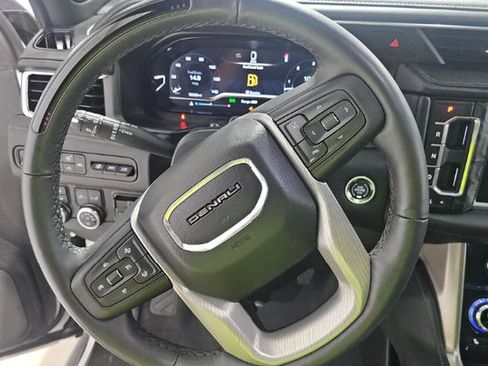Used 2024 GMC Yukon Denali w/ Denali Reserve Package AWD/4WD image 5