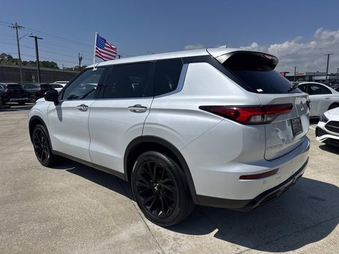 Used 2023 Mitsubishi Outlander SE image 7