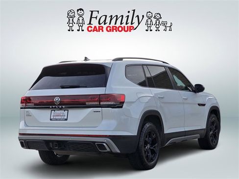 Used 2024 Volkswagen Atlas Peak Edition SEL image 4