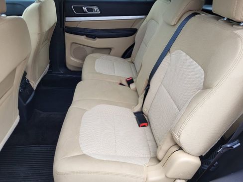 Used 2016 Ford Explorer XLT image 16