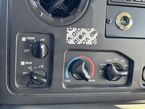 Used 2015 Ford E-350 and Econoline 350 Super Duty image 24