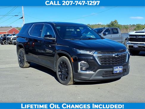 Used 2023 Chevrolet Traverse LS image 3