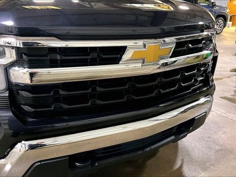 Used 2022 Chevrolet Silverado 1500 LT image 11