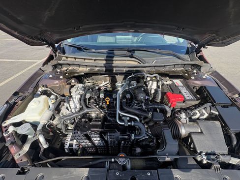 Used 2025 Nissan Altima 2.5 SV FWD image 32