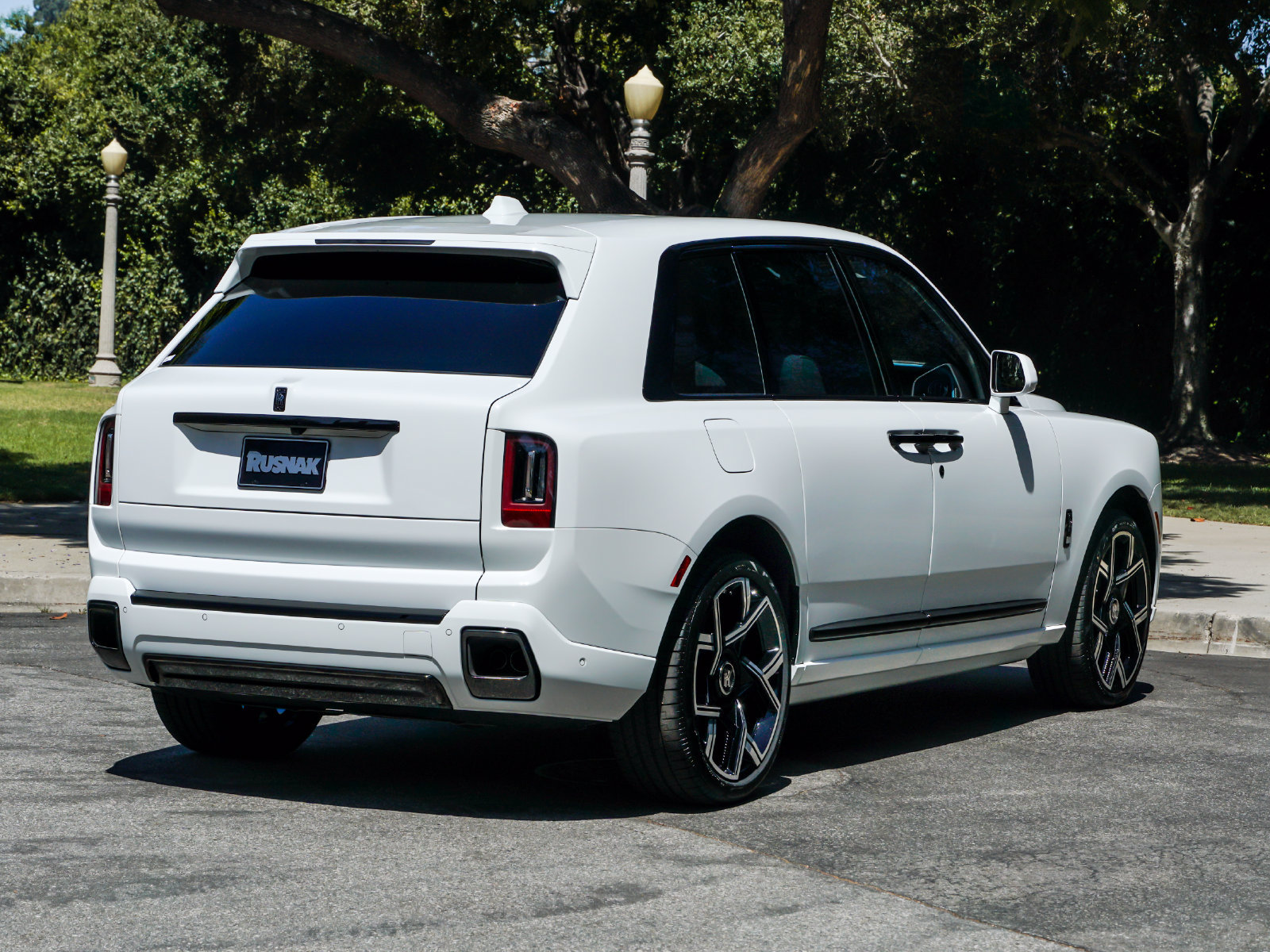 New 2027 Rolls-Royce Cullinan Black Badge AWD/4WD image 3