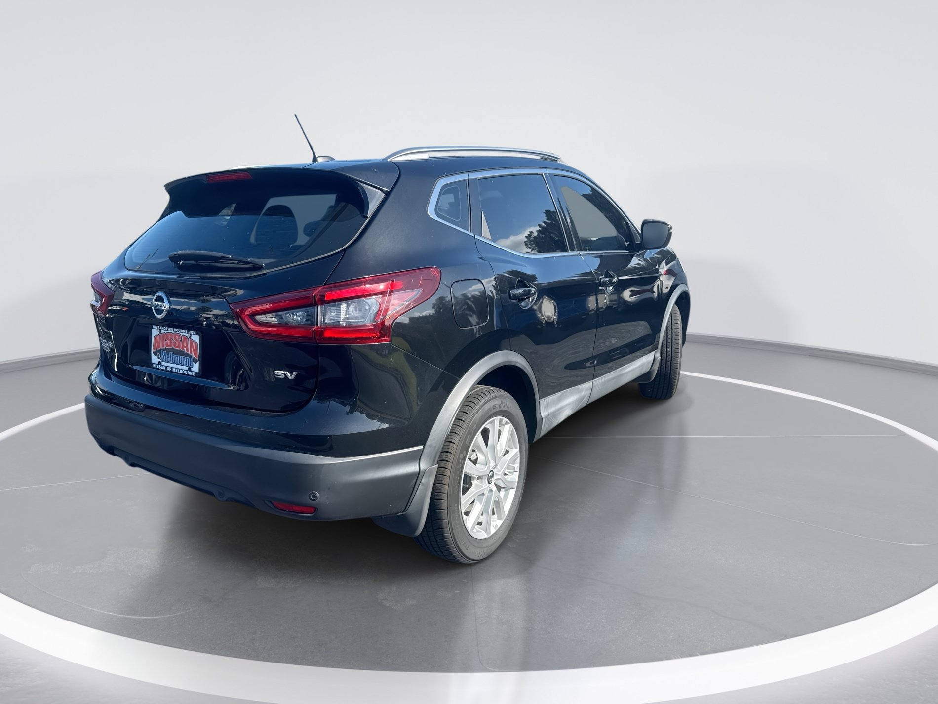 Used 2020 Nissan Rogue Sport SV FWD image 4