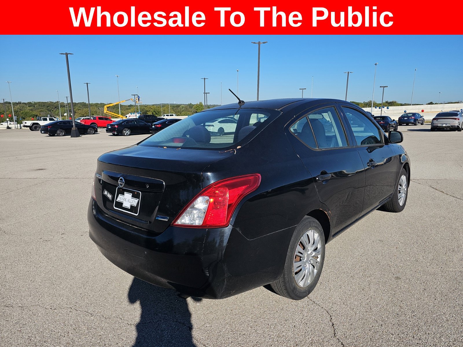 Used 2014 Nissan Versa S FWD image 3