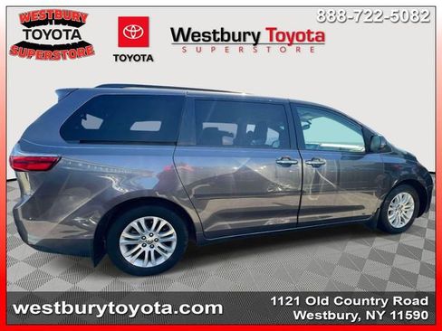 Used 2015 Toyota Sienna XLE w/ XLE Navigation Package image 5