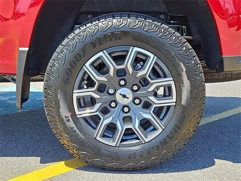 New 2025 Chevrolet Colorado Z71 image 7