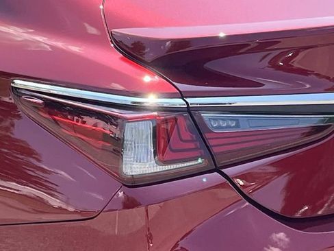 Used 2020 Lexus ES 300h w/ Premium Package FWD image 10
