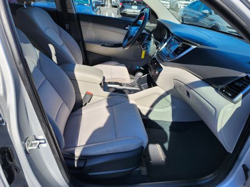 Used 2018 Hyundai Tucson SE w/ Cargo Package image 11