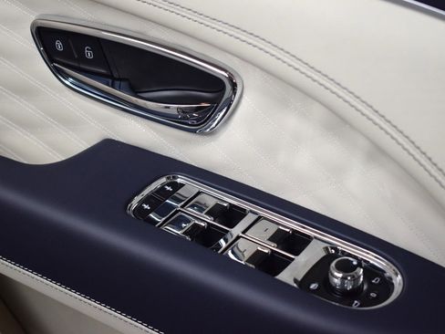 New 2025 Bentley Bentayga Azure image 40