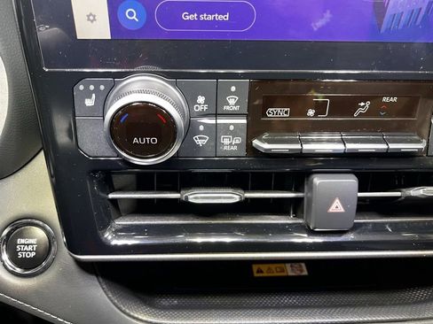 Certified 2023 Toyota Highlander XLE image 37