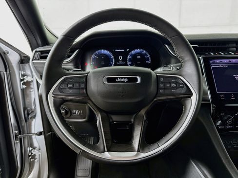 Used 2025 Jeep Grand Cherokee Limited AWD/4WD image 15