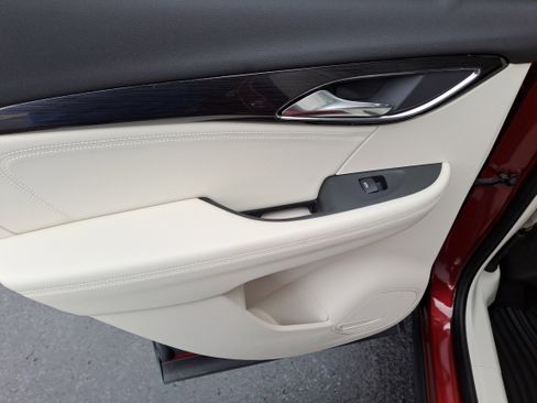 Used 2022 Buick Envision Essence w/ Technology Package I image 11