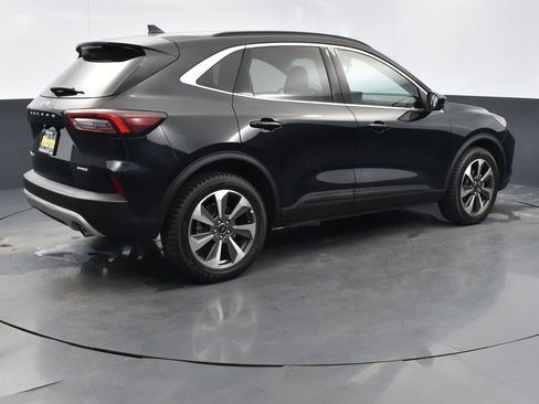 Used 2024 Ford Escape Platinum image 4