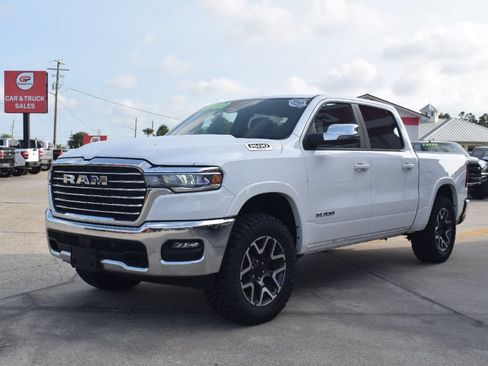 Used 2025 RAM 1500 Laramie AWD/4WD image 1