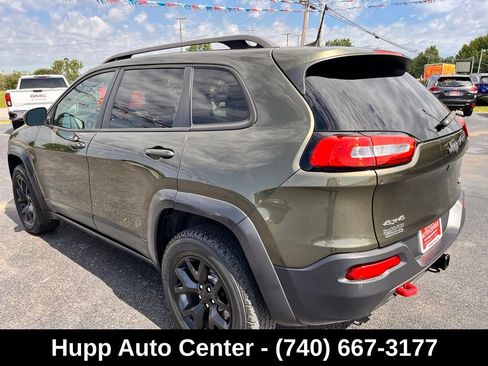 Used 2016 Jeep Cherokee Trailhawk w/ Comfort/Convenience Group AWD/4WD image 6