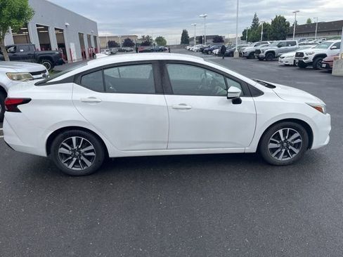 Used 2021 Nissan Versa SV image 4