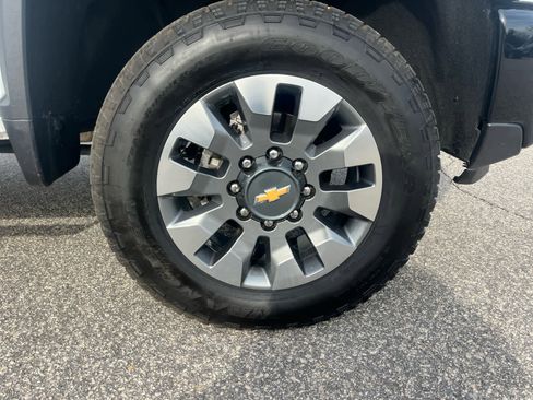 Used 2024 Chevrolet Silverado 2500 Custom image 37