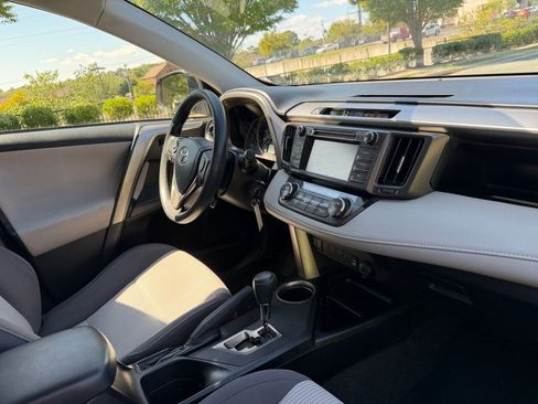 Used 2015 Toyota RAV4 XLE AWD/4WD image 31