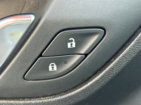 Used 2024 GMC Terrain SLE image 32