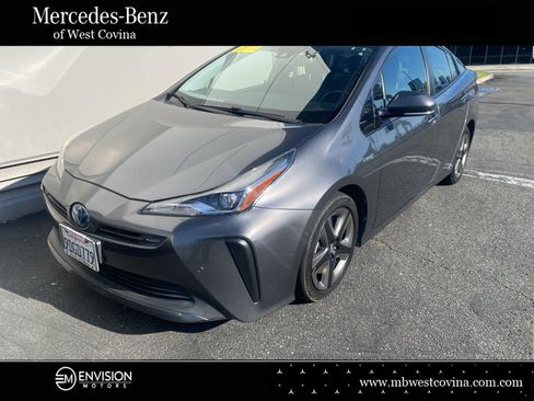 Used 2019 Toyota Prius XLE FWD image 1