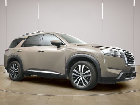 Certified 2024 Nissan Pathfinder Platinum FWD image 27