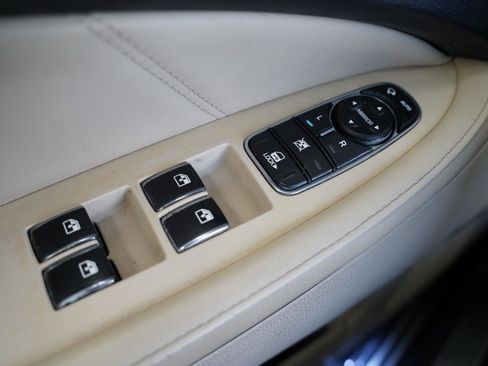 Used 2016 Hyundai Equus Signature image 27